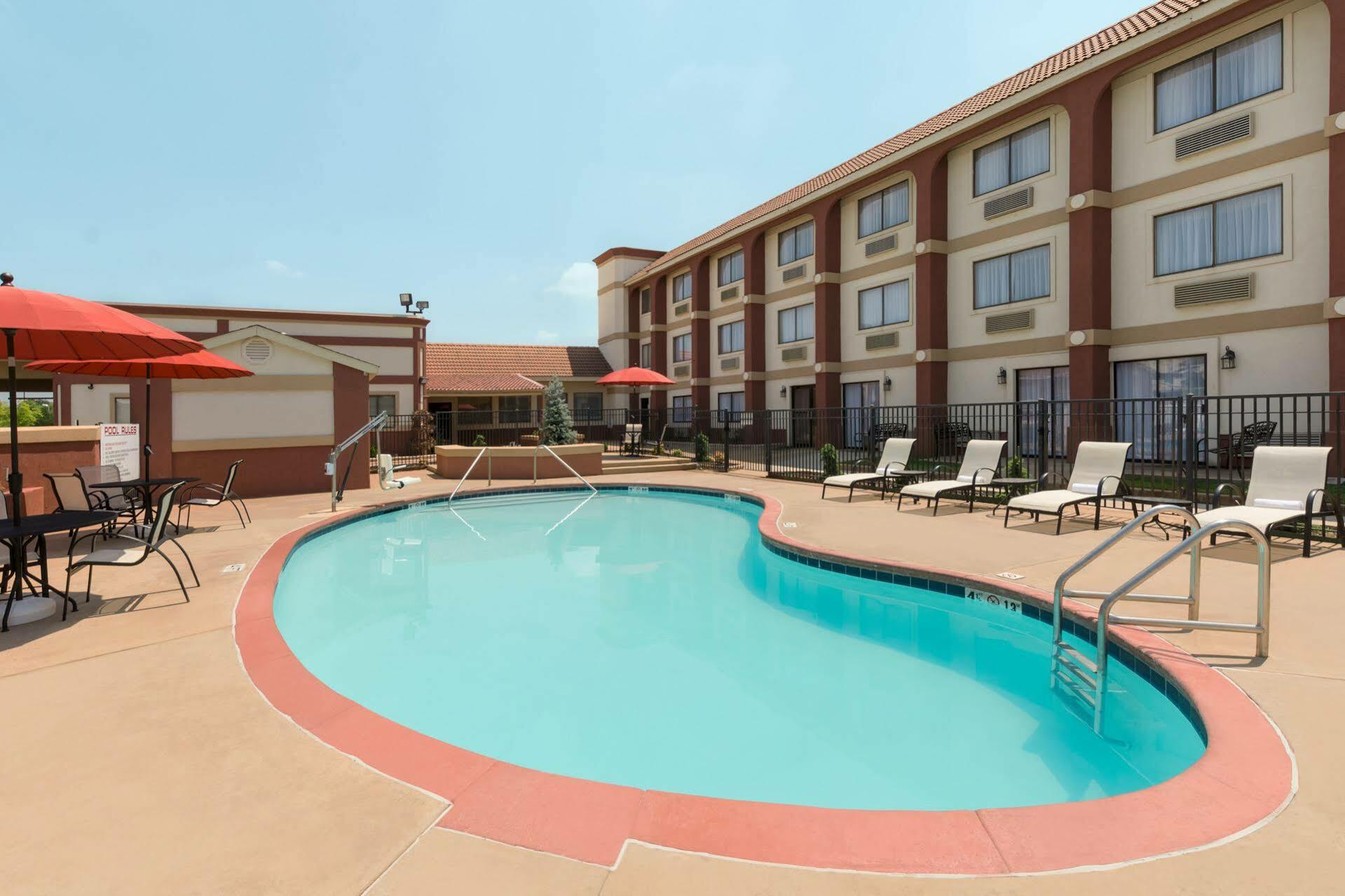 Broadway Inn & Suites Oklahoma City Exterior photo